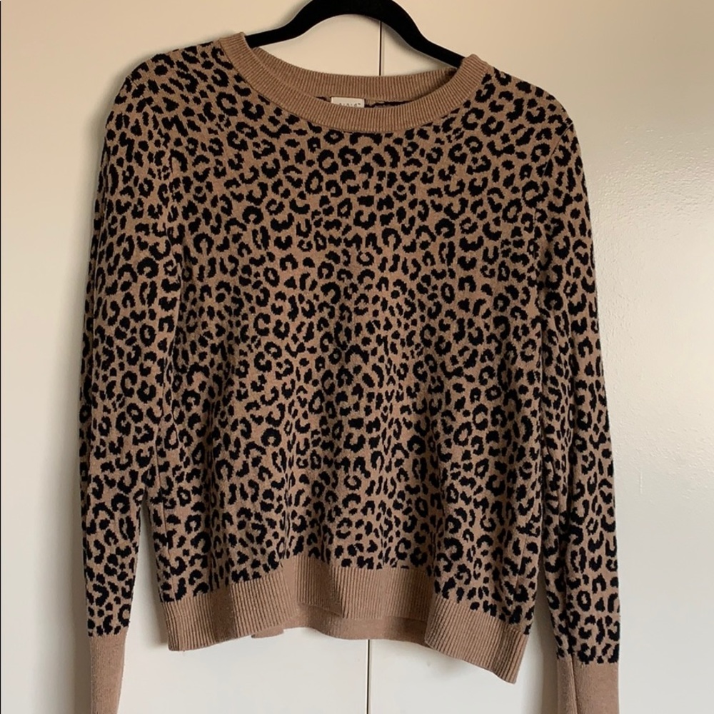 Fun leopard print sweater.